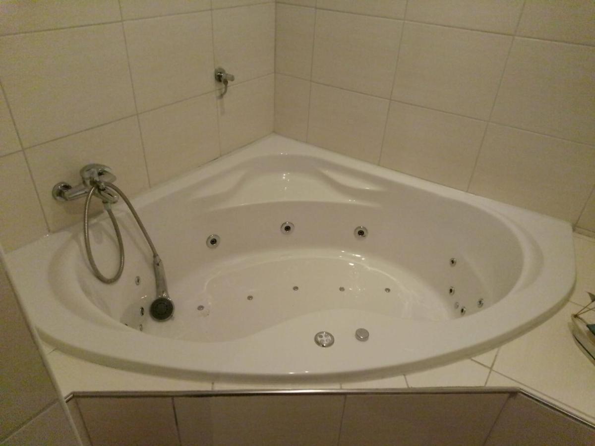 Grosse Private Spa Wellness Ferienwohnung In Koblenz Naehe Zum Rhein Exterior foto